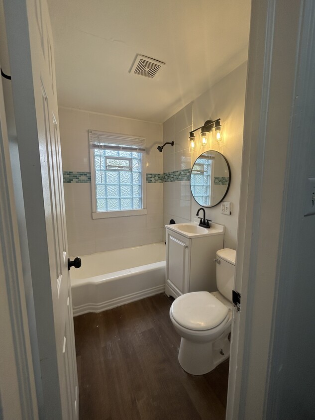 Bath - 5041 Jefferson St