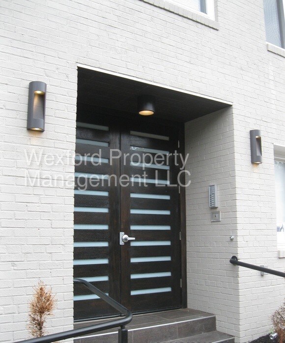 Foto del edificio - 1636 Lyman Pl NE
