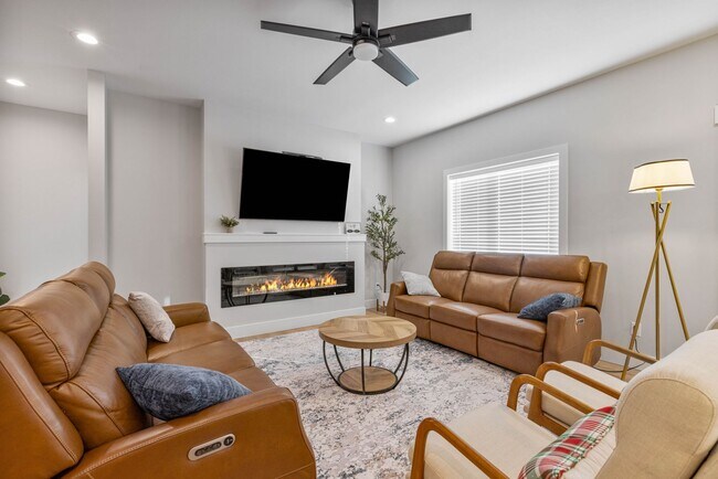 Foto del edificio - FURNISHED PROPERTY AND INCLUDES ALL UTILITIES