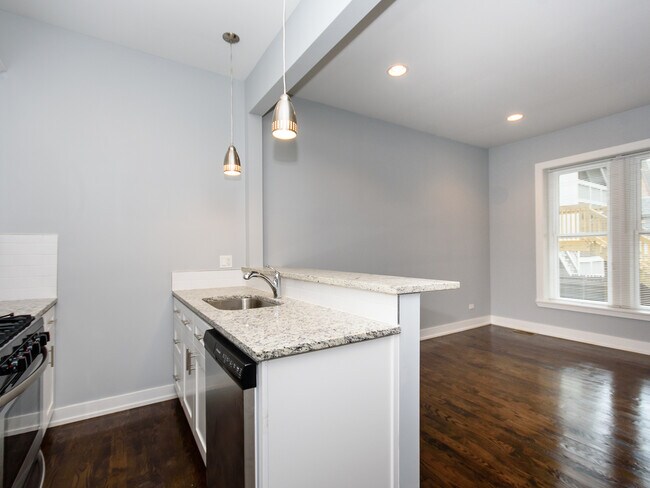 Foto del edificio - 2163 N Bell Ave