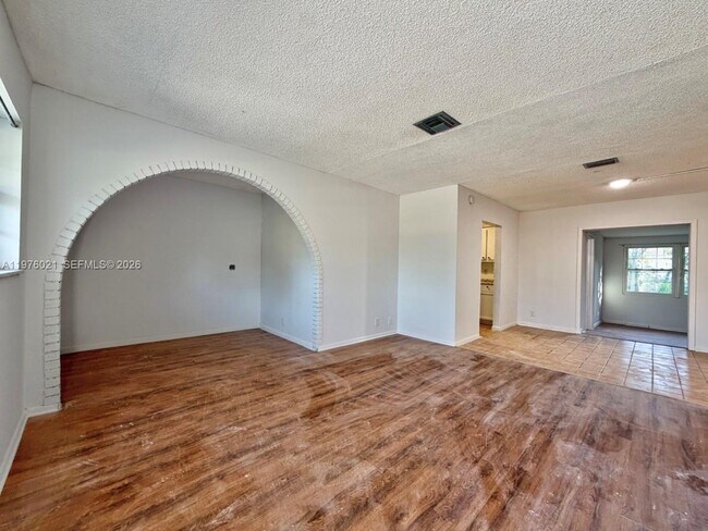 Foto del edificio - 7212 SW 3rd Ct