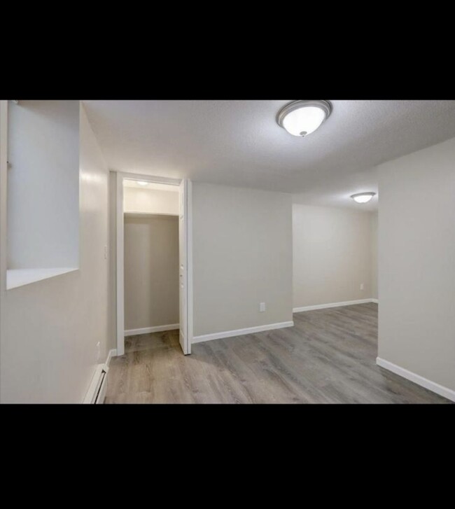 Foto del edificio - 4253 James Ave N