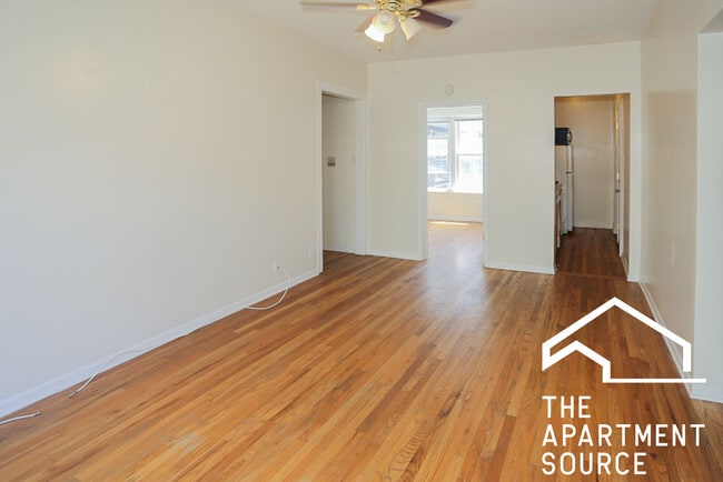 Foto del edificio - 3917 N Pine Grove Ave