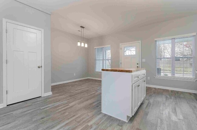Building Photo - 812 Vincennes St