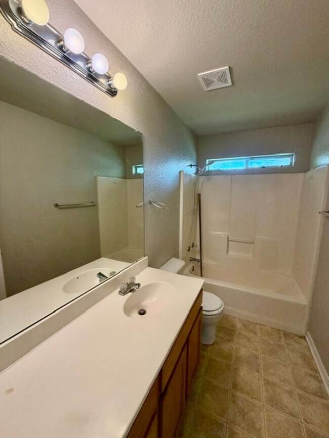 Building Photo - Spacious 3 BR / 2 BA Rental Home with 2-Car Garage & Fenced Backyard in Robinson, Waco, TX