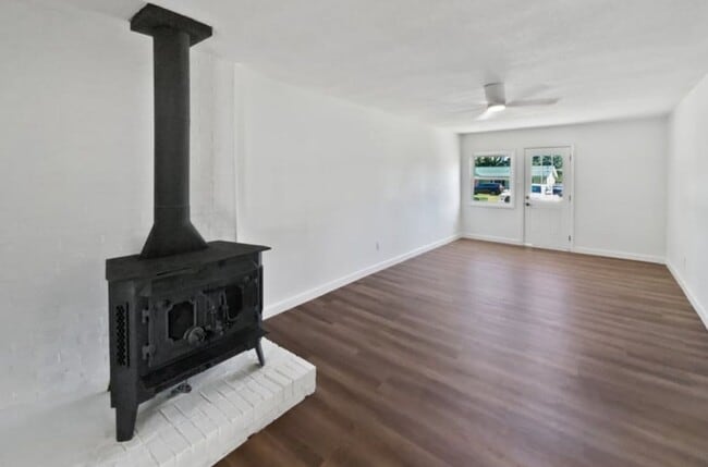 Building Photo - 213 Gatewood Dr