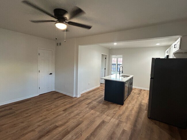 Foto del edificio - 923 McMath Ave