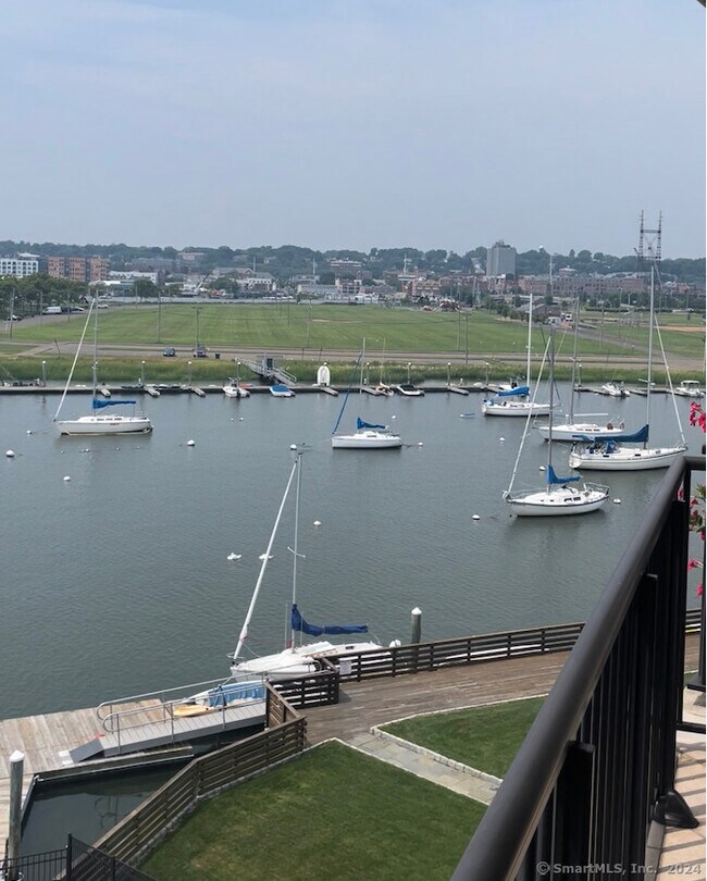 Foto del edificio - 100 Seaview Ave