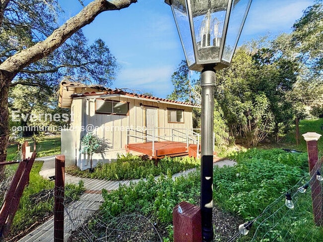 Foto del edificio - 6489 Rainbow Heights Rd