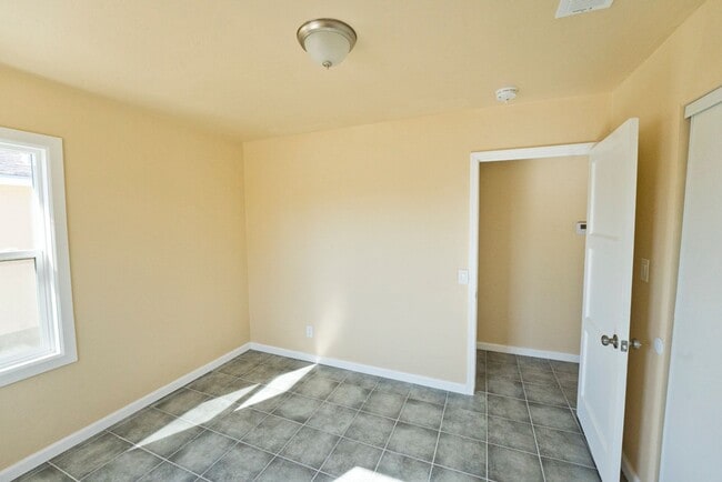 Foto del edificio - 322 Woodrow Ave