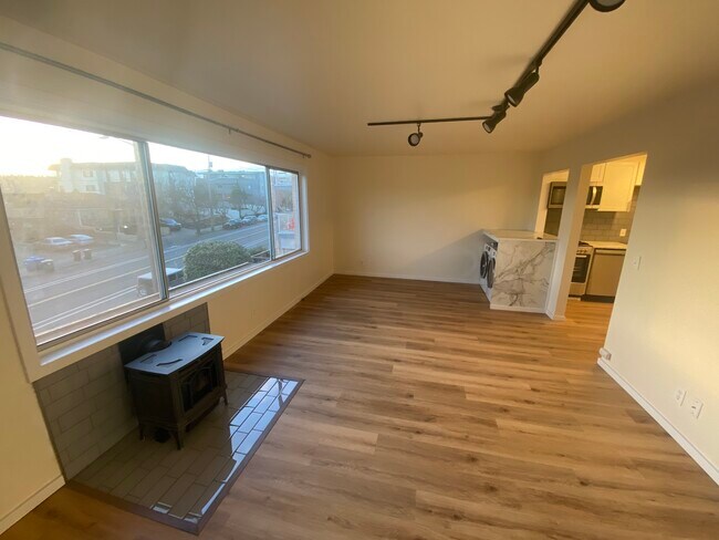 Foto del edificio - 2475 Dexter Ave N