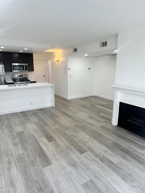 Foto del edificio - 1550 N Fuller Ave