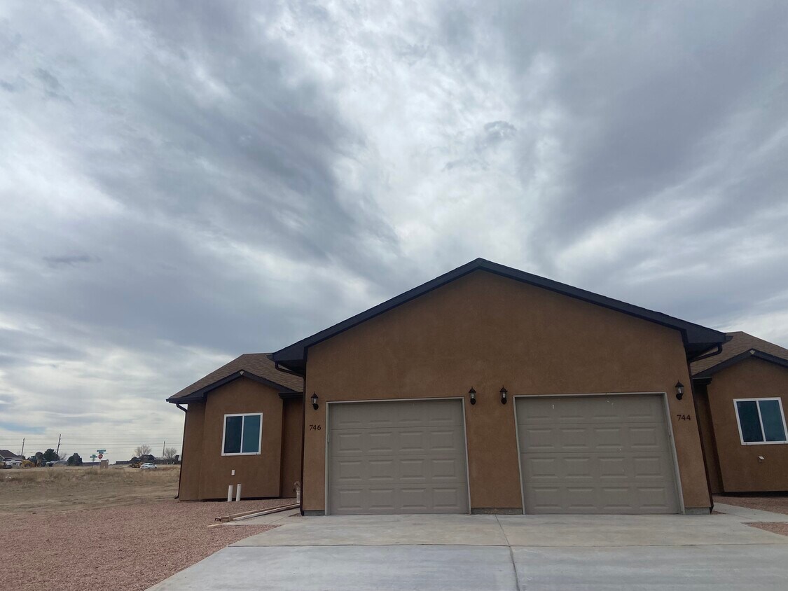 746 E Springmont Dr, Pueblo West, CO 81007 House Rental in Pueblo