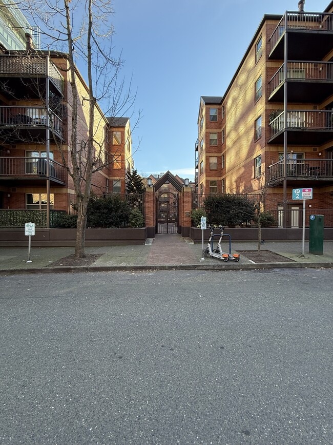 Photo - 1500 SW Park Ave Townhome