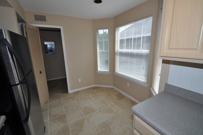 Foto del edificio - Residences at Sabal Point: 3 bed/2 bath - 3rd floor unit