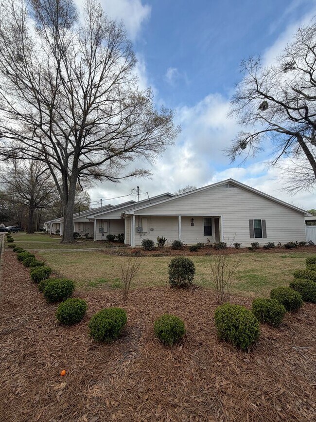 Foto del edificio - 139 Cedar Ct