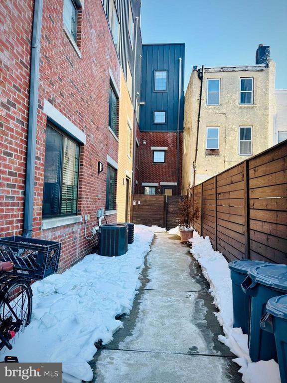 Building Photo - 1012 S Randolph St