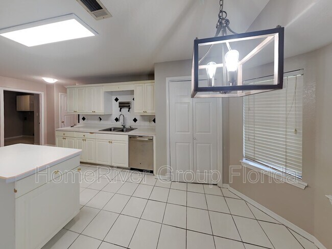 Foto del edificio - 8029 Grand Bahama Dr