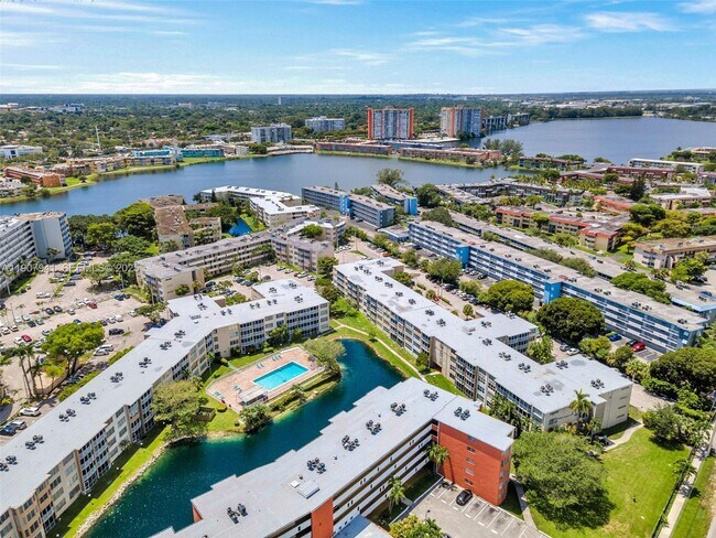 Foto del edificio - 1690 NE 191st St