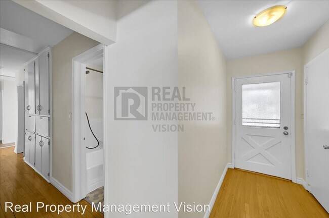 Building Photo - 3 br, 2 bath House - 3557 Burritt Way