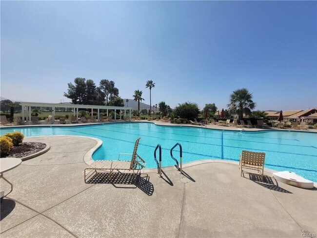 Foto del edificio - 5001 Rolling Hills Ave