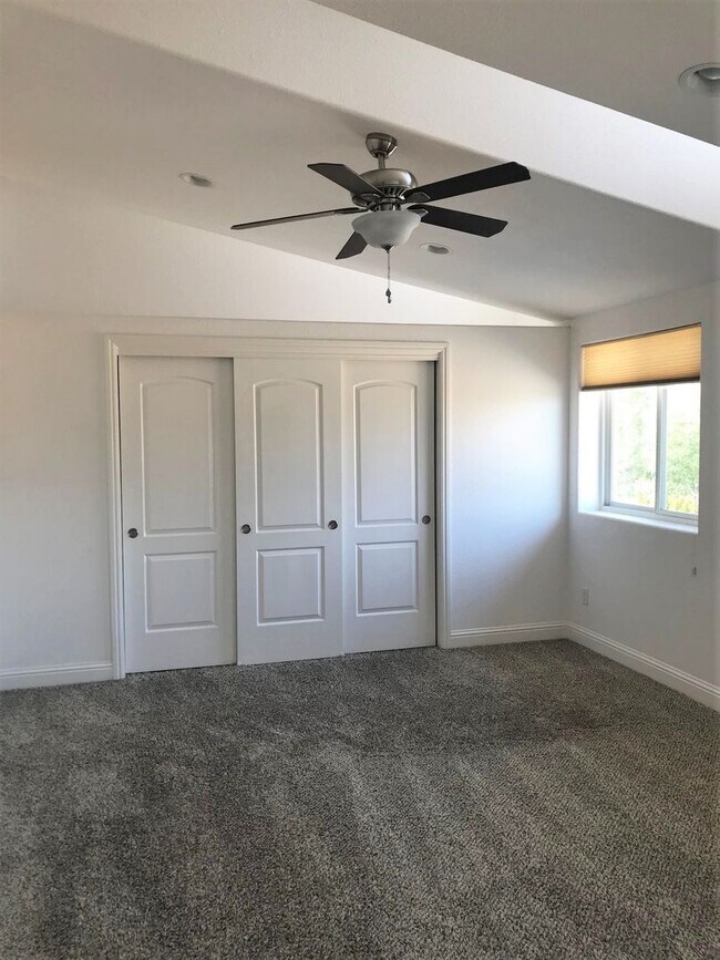 Building Photo - Updated Two-Bedroom & One-Bathroom Apartment