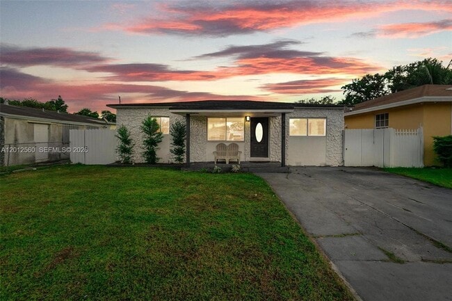 Building Photo - 4520 SW 25th St