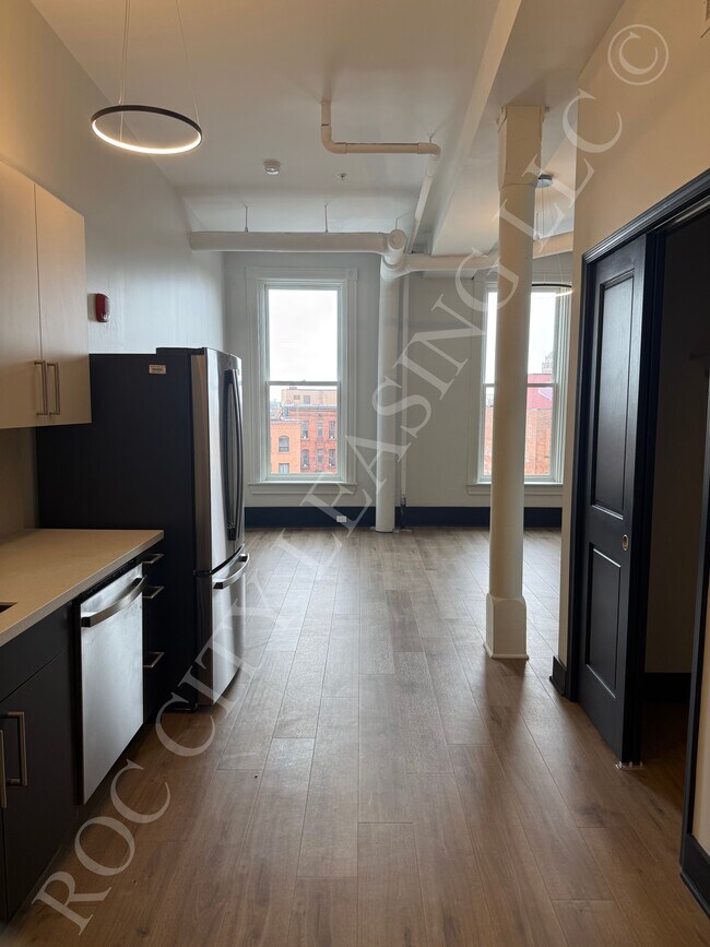 Building Photo - 151 St Paul St