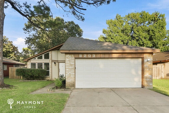 Building Photo - 8203 Valeta Dr