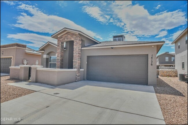 Foto del edificio - 14176 Charles Pollock Ave