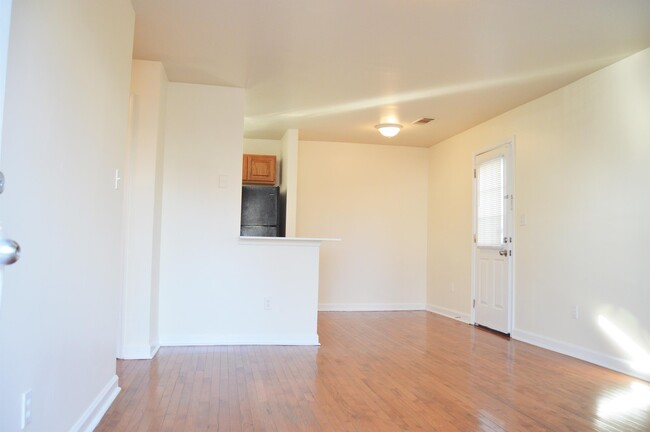 Building Photo - 2518 Kent Village Dr