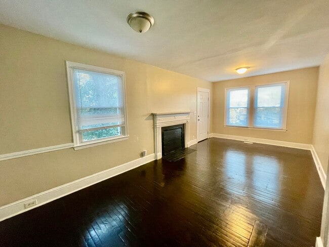 Foto del edificio - This 3 bedroom 1 bath home is located off Freedom Dr