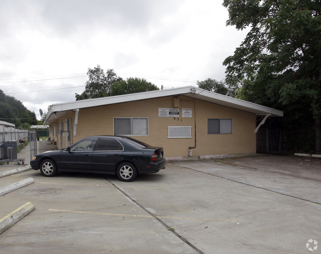 Primary Photo - 621 Maple St