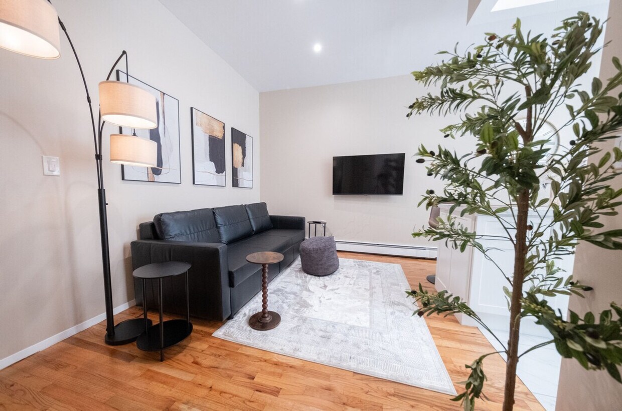 Primary Photo - 2098 Frederick Douglass Blvd