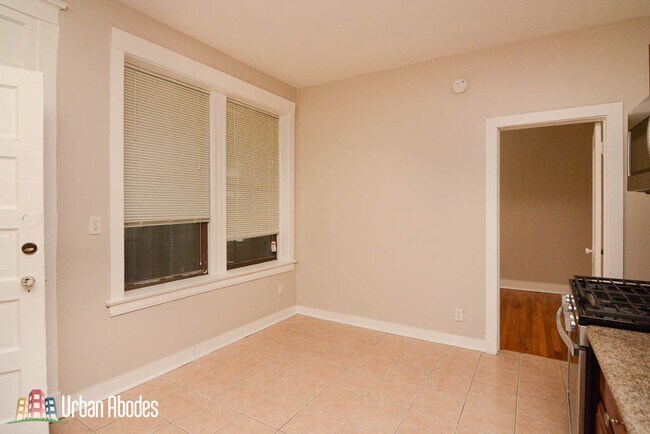 Foto del edificio - 953 N Hoyne Ave