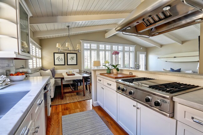 Cocina que da a la sala de comedor - 725 12th St