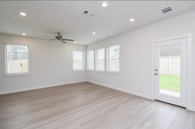 Foto del edificio - 17231 Walden Lk Ln