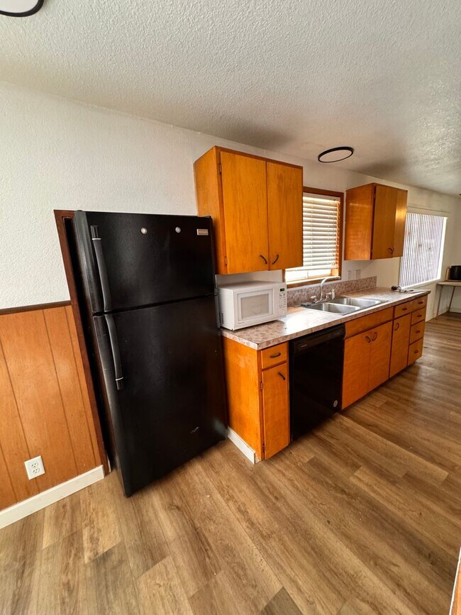 Foto del edificio - 1496 NW Almira St