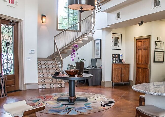 Building Photo - Stylish 3-Bedroom Flats: Modern Comfort an...