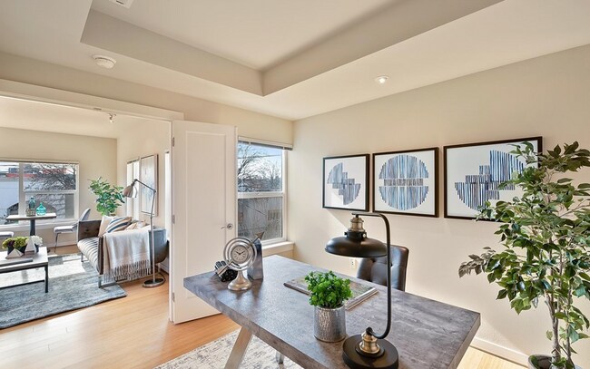 Building Photo - Beautiful Two-Bedroom Condo in Roosevelt N...