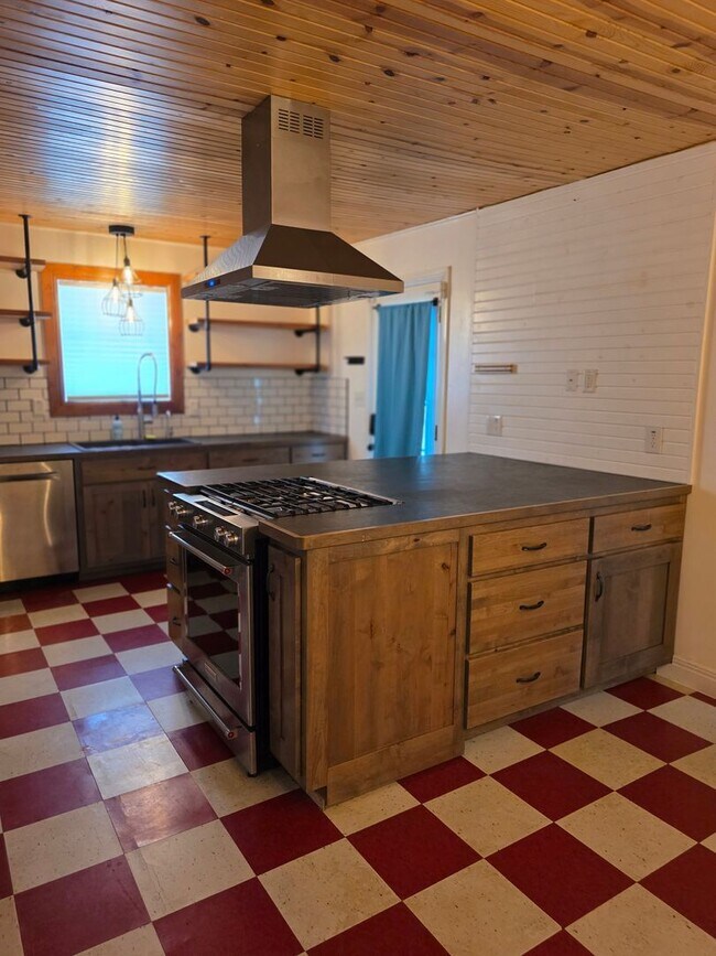 Building Photo - Great 3 bed 2 bath in the beautiful Meadow...