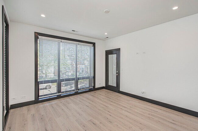 Building Photo - 6500 S Ingleside Ave