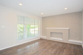 Building Photo - 2121 Fountain View Dr