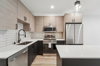 Building Photo - 909 Hiawatha Pl S