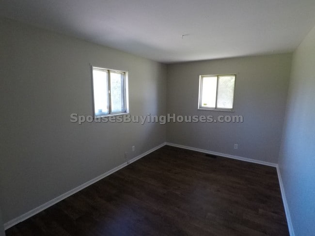 Building Photo - 2194 N Riley Ave