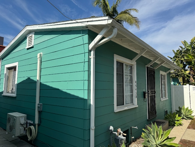 Building Photo - 4543 1/2 Alumni Ave