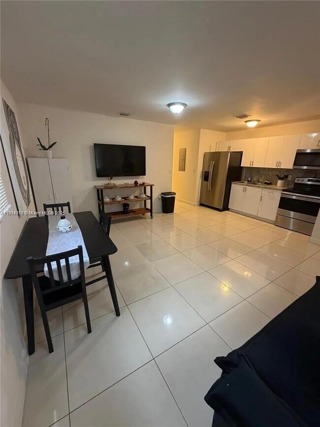 Foto del edificio - 1132 NW 38th St