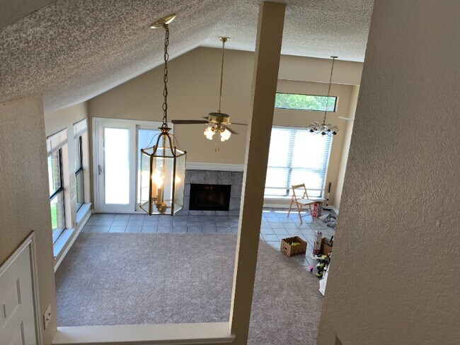 Foto del edificio - 941 Ramblewood Dr