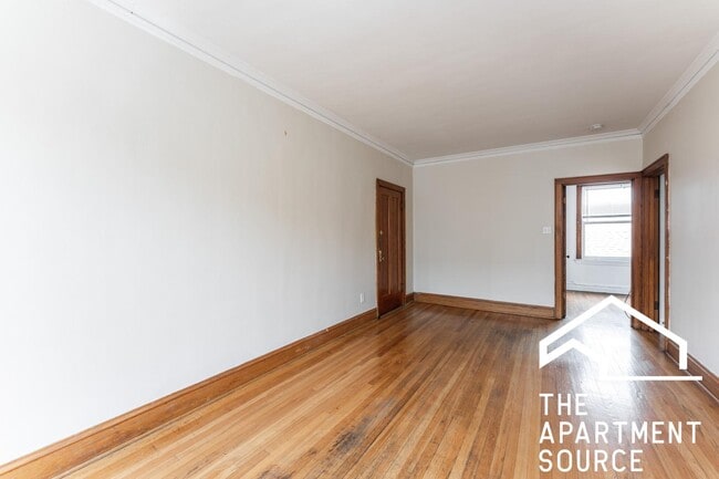 Building Photo - 4826 W Addison St