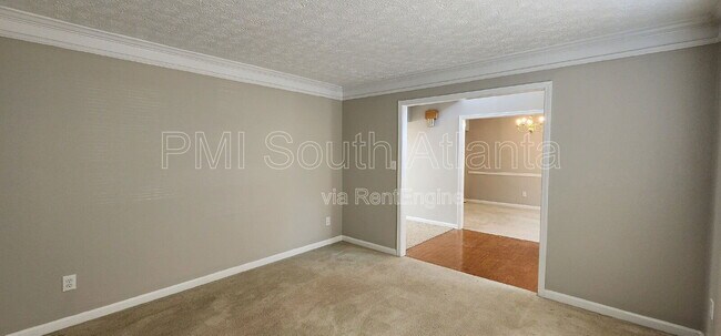 Foto del edificio - 2330 Burdett Ridge Dr